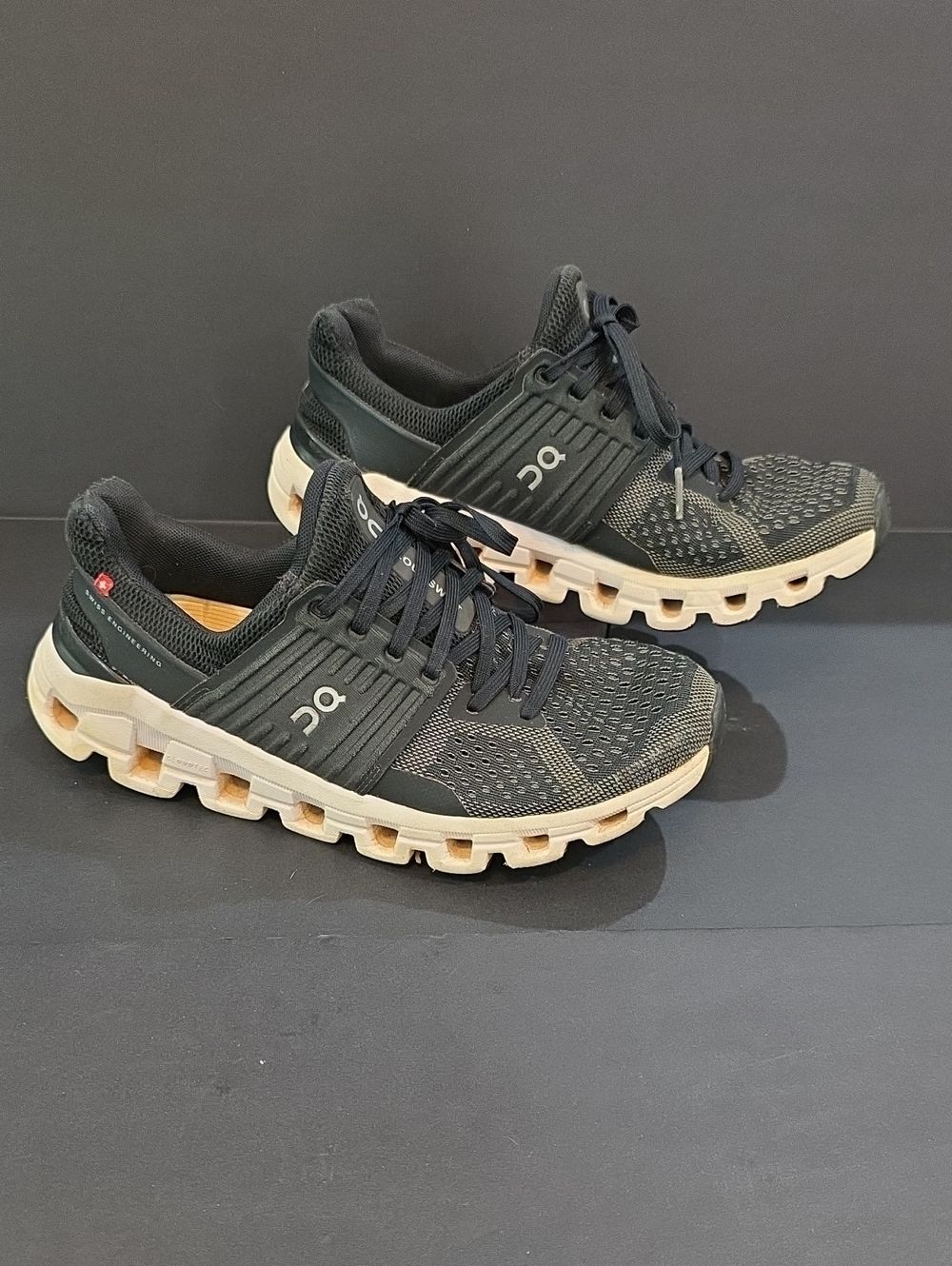 On Running CloudSwift Women's Black with White Sole Athletic Shoes Size 6.5